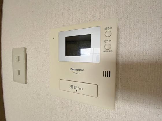 �y�Z�L�����e�B�z�@