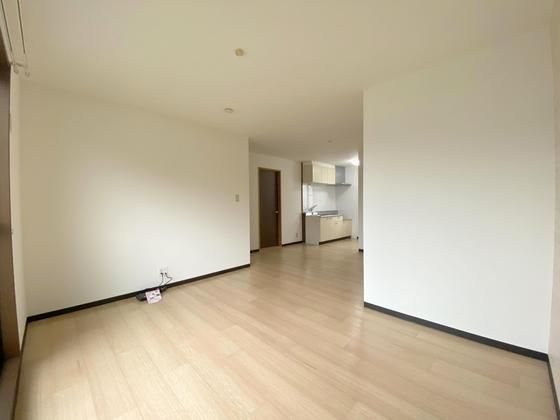 �y�����E���r���O�z�@