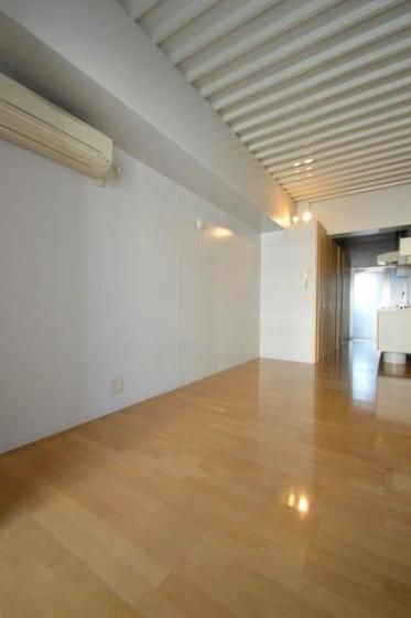 �y�����E���r���O�z�@