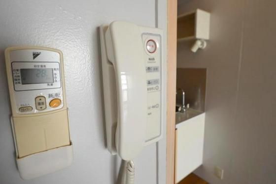 �y�Z�L�����e�B�z�@