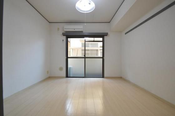 �y�����E���r���O�z�@