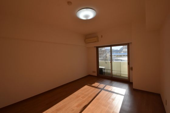 �y�����E���r���O�z�@