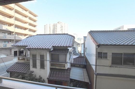 �y���]�z�@