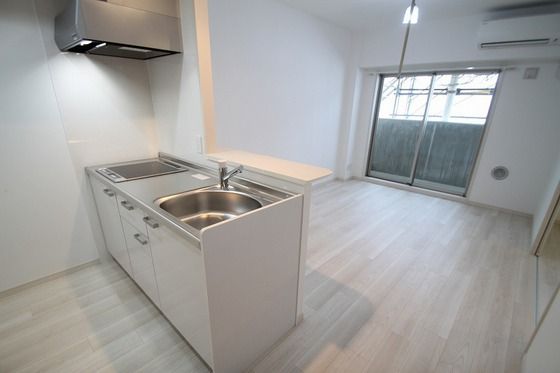 �y�����E���r���O�z�@