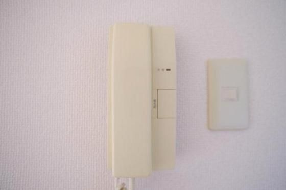 �y�Z�L�����e�B�z�@