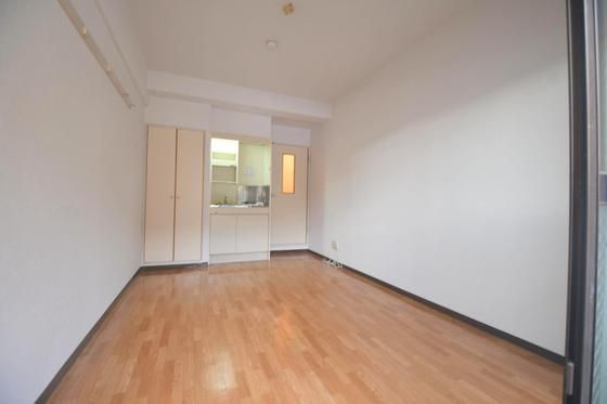 �y�����E���r���O�z�@