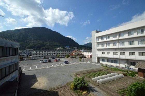 �y���]�z�@