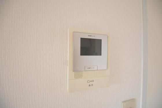 �y�Z�L�����e�B�z�@