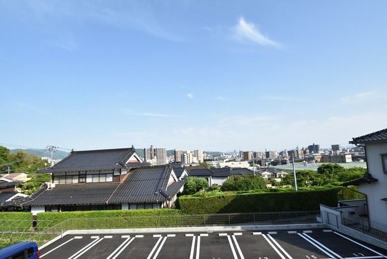 �y���]�z�@