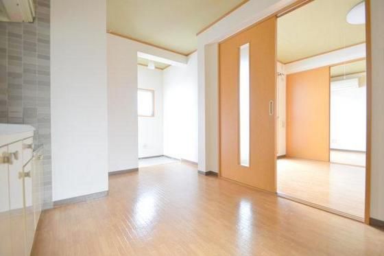 �y�����E���r���O�z�@