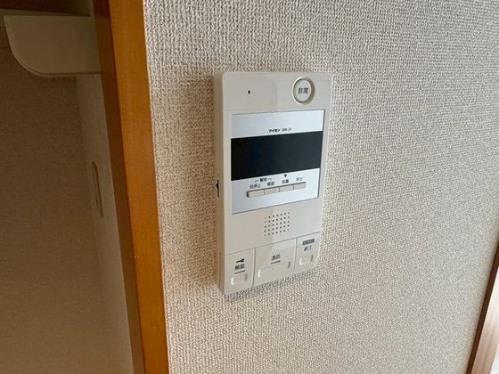 �y�Z�L�����e�B�z�@