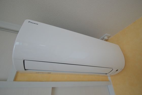 �y���̑��ݔ��z�@�G�A�R���e�����Ɋ������Ă܂�(^^)