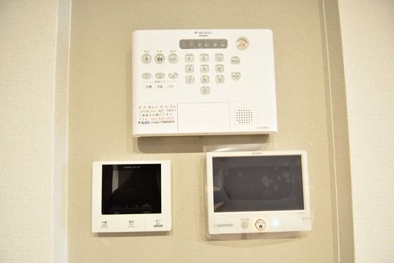 �y�Z�L�����e�B�z�@