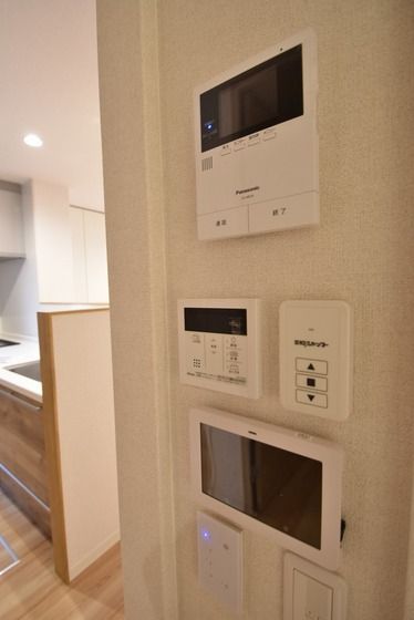 �y�Z�L�����e�B�z�@