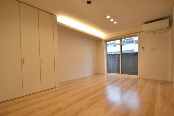 �y�����E���r���O�z�@