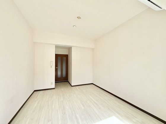 �y�����E���r���O�z�@