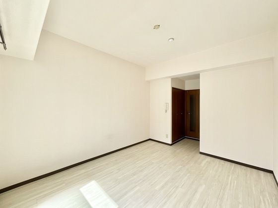 �y�����E���r���O�z�@