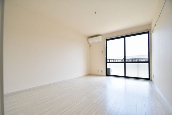 �y�����E���r���O�z�@