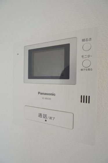 �y�Z�L�����e�B�z�@���j�^�[�t���C���^�[�t�H���ň�l��炵�����S���