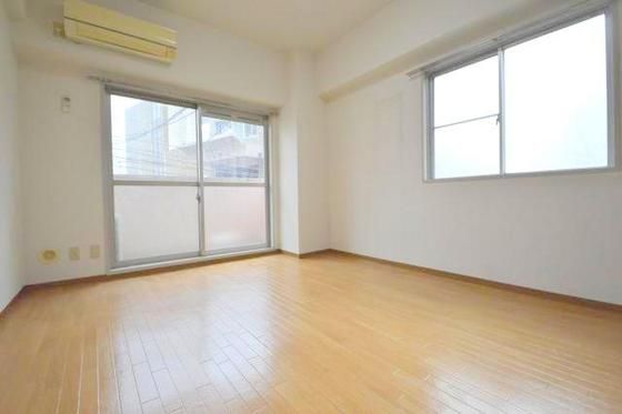 �y�����E���r���O�z�@