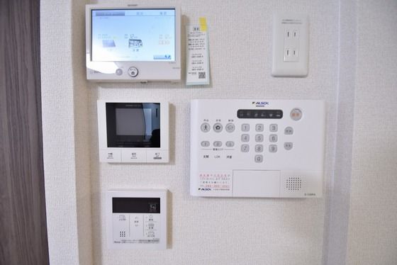 �y�Z�L�����e�B�z�@