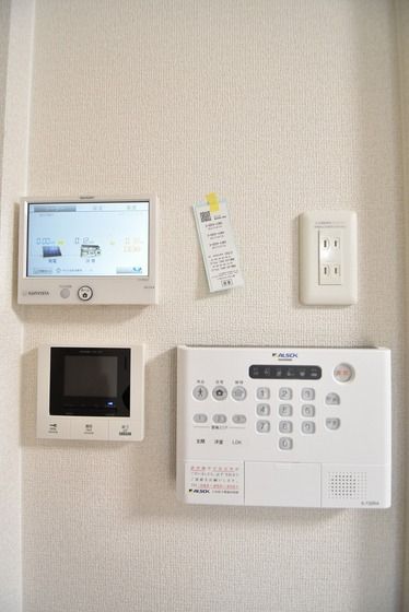 �y�Z�L�����e�B�z�@