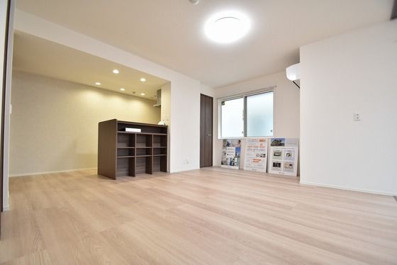 �y�����E���r���O�z�@