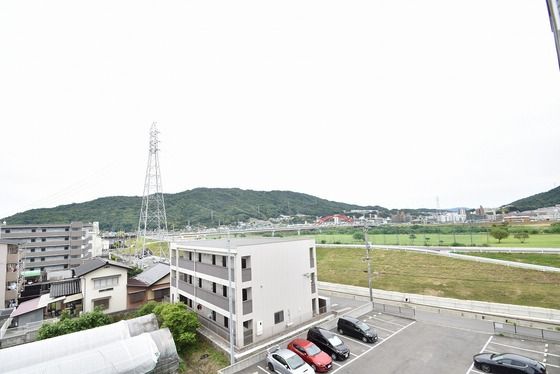 �y���]�z�@