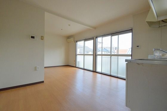 �y�����E���r���O�z�@