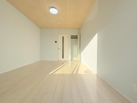 �y�����E���r���O�z�@