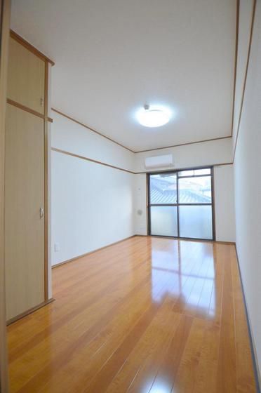 �y�����E���r���O�z�@