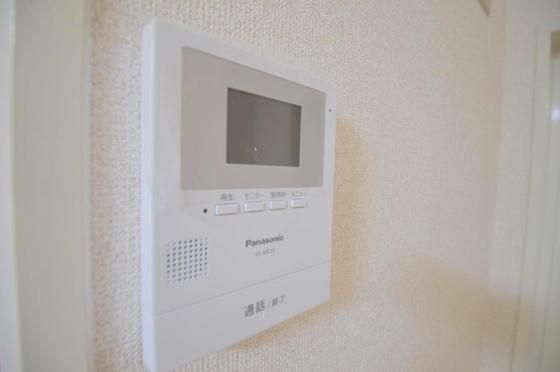 �y�Z�L�����e�B�z�@