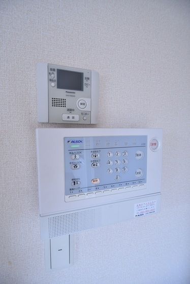 �y�Z�L�����e�B�z�@