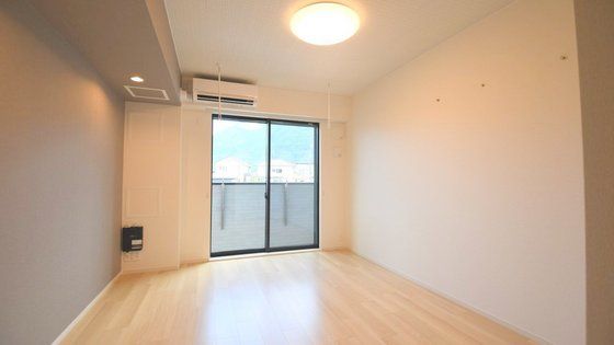 �y�����E���r���O�z�@