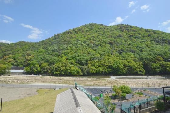 �y���]�z�@