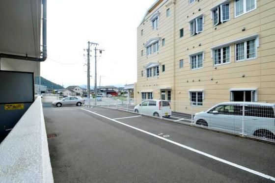 �y���]�z�@