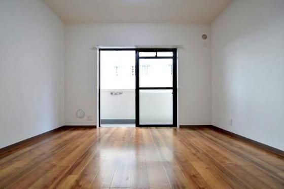 �y�����E���r���O�z�@