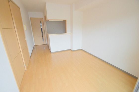 �y�����E���r���O�z�@