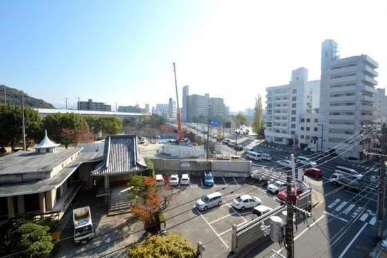 �y���]�z�@