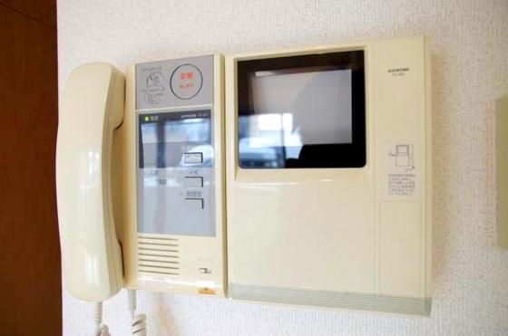 �y�Z�L�����e�B�z�@