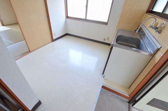 �y�����E���r���O�z�@