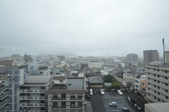 �y���]�z�@