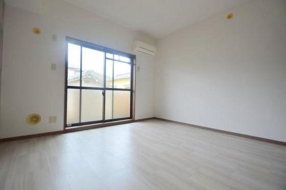 �y�����E���r���O�z�@