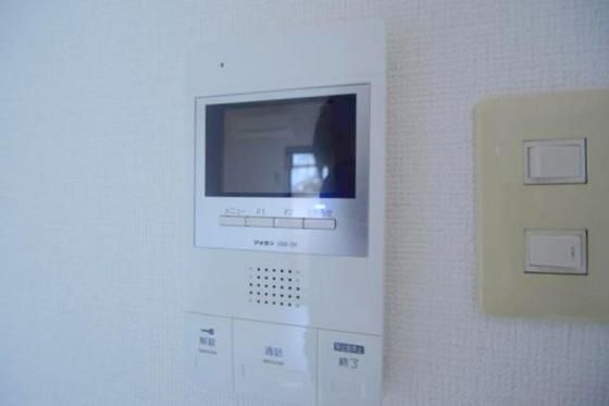 �y�Z�L�����e�B�z�@