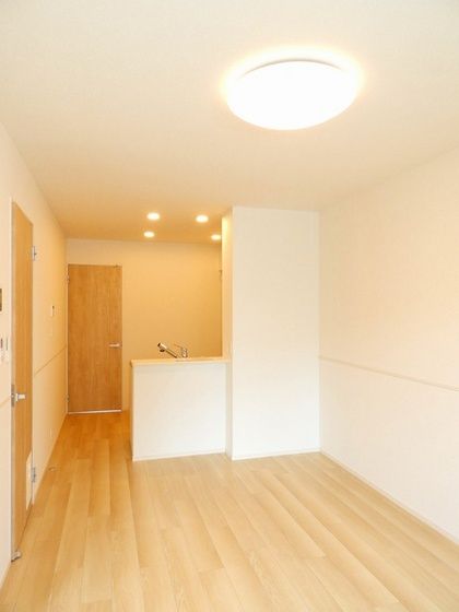 �y�����E���r���O�z�@