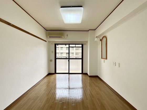 �y�����E���r���O�z�@