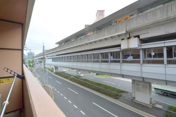 �y���]�z�@