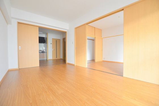 �y�����E���r���O�z�@