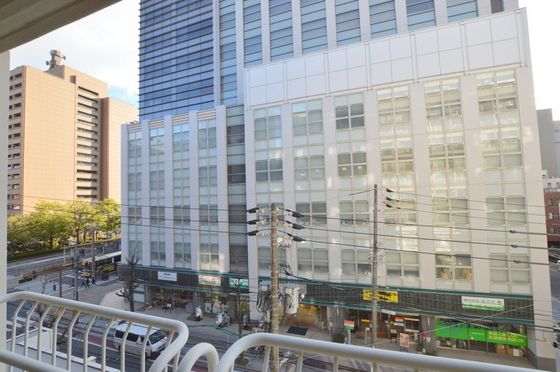 �y���]�z�@