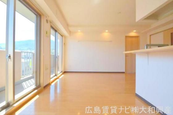 �y�����E���r���O�z�@